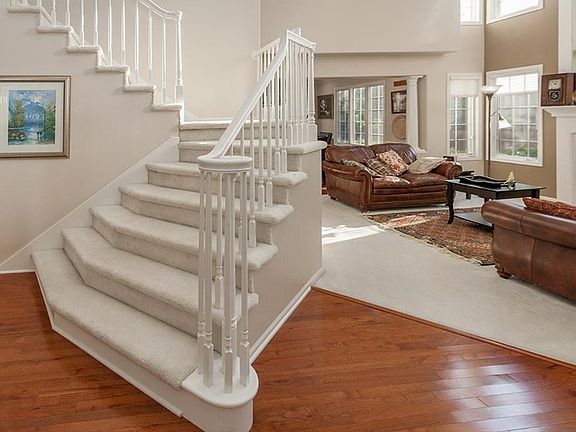 3rd image of 8141 Wellington Blvd