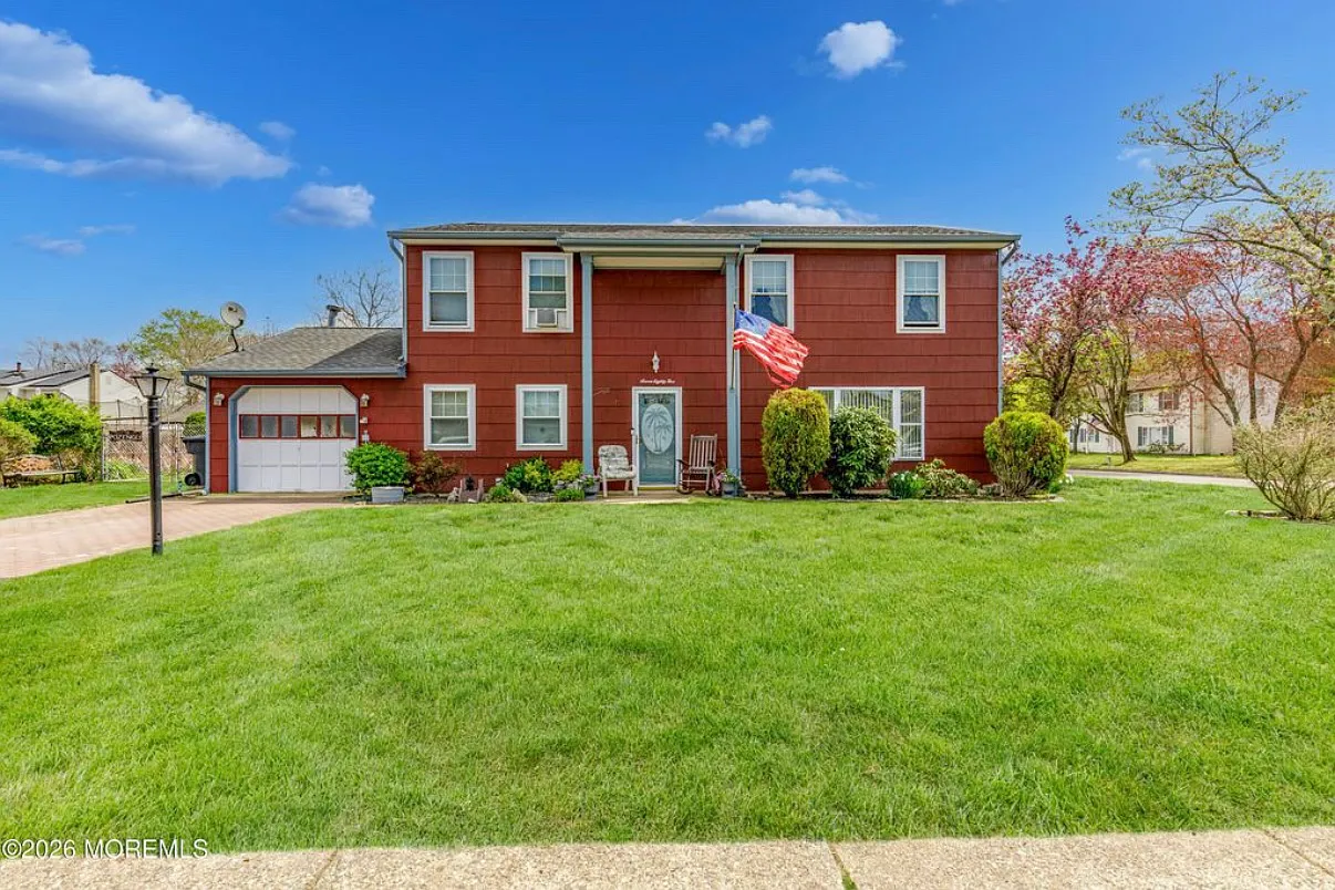 4 bed, 2.5 bath, 1848 sqft, $3,700 — Photo 1