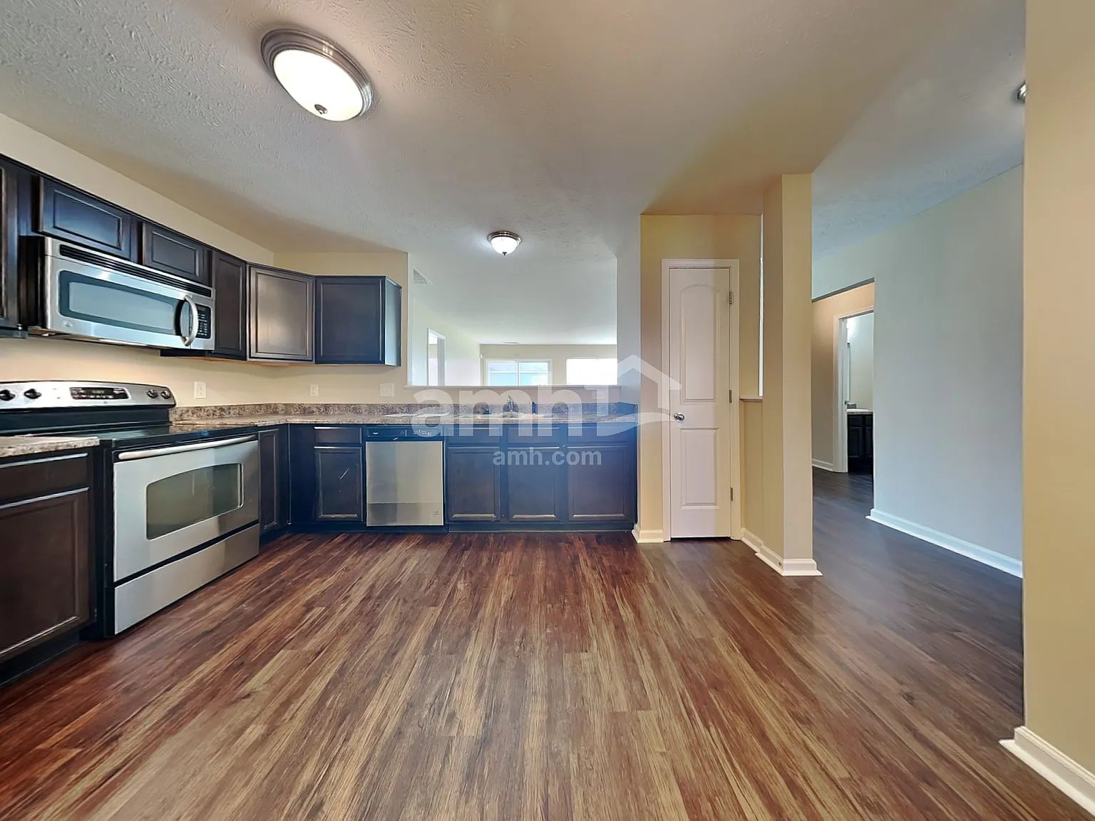 3 bed, 2.0 bath, 1583 sqft, $1,860 — Photo 4