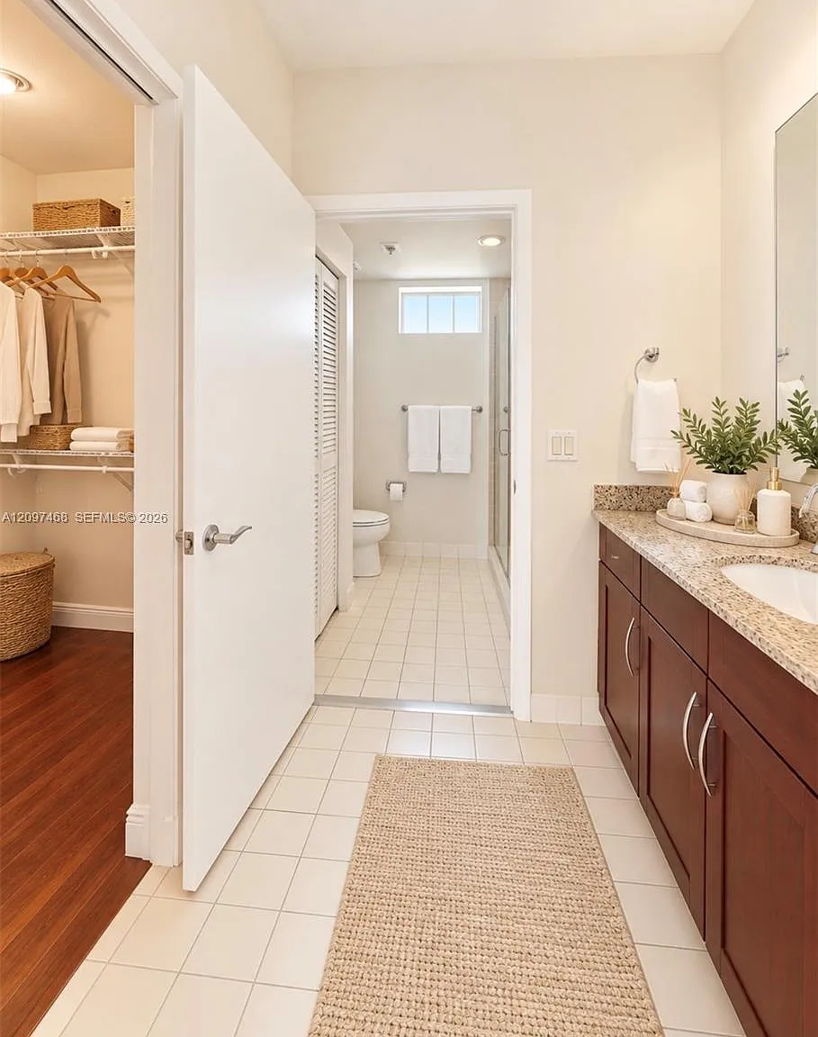 Downtown Dadeland Condo N — Photo 4