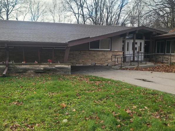10133 Brookside DRIVE, Hales Corners, WI 53130
