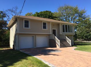 4 Brooklyn Ave, West Babylon, NY 11704