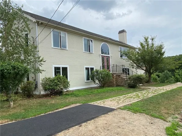 1 Earl Dr, Johnston, RI 02919