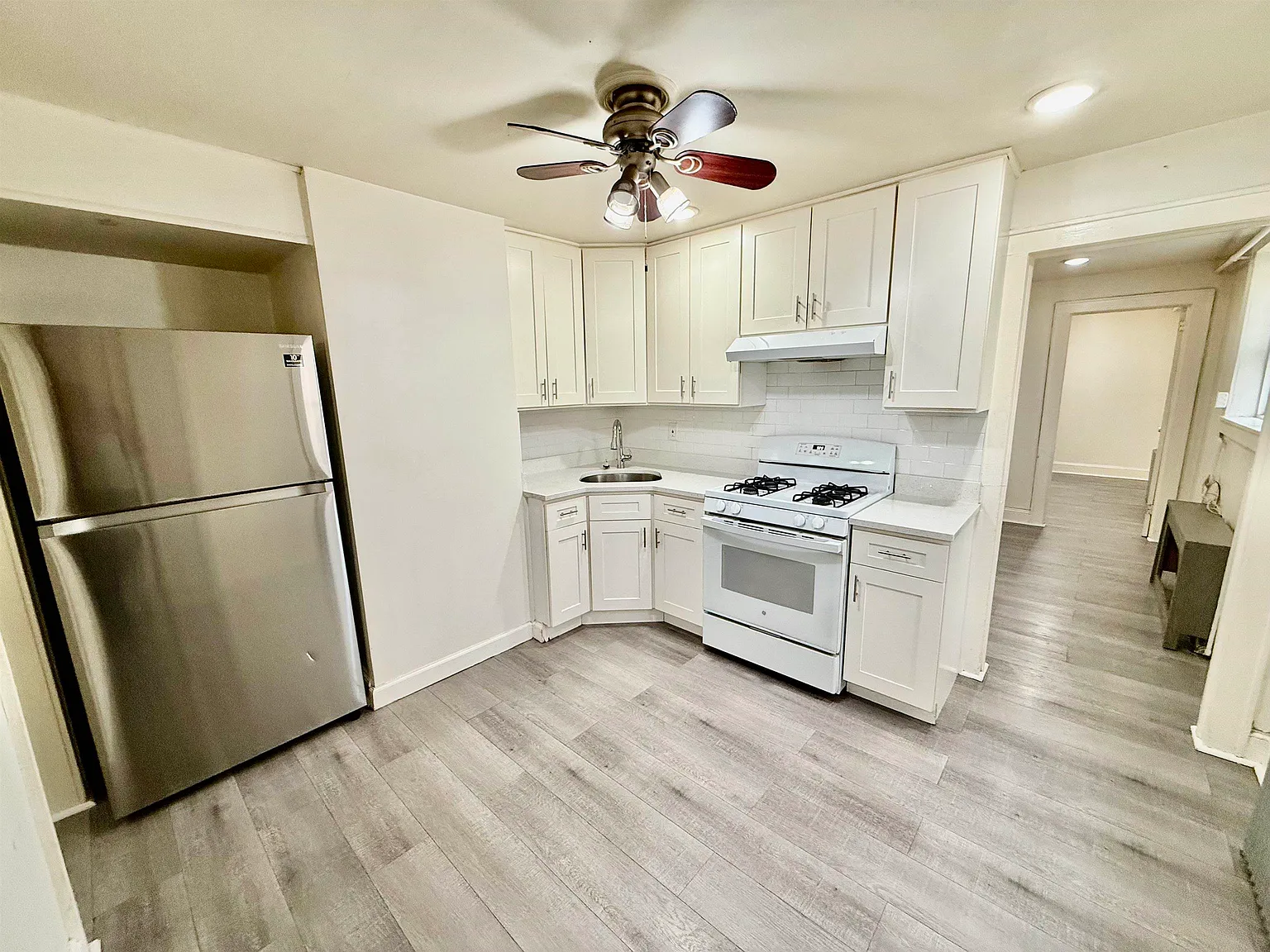 1 bed, 1.0 bath, $1,900 — Photo 2