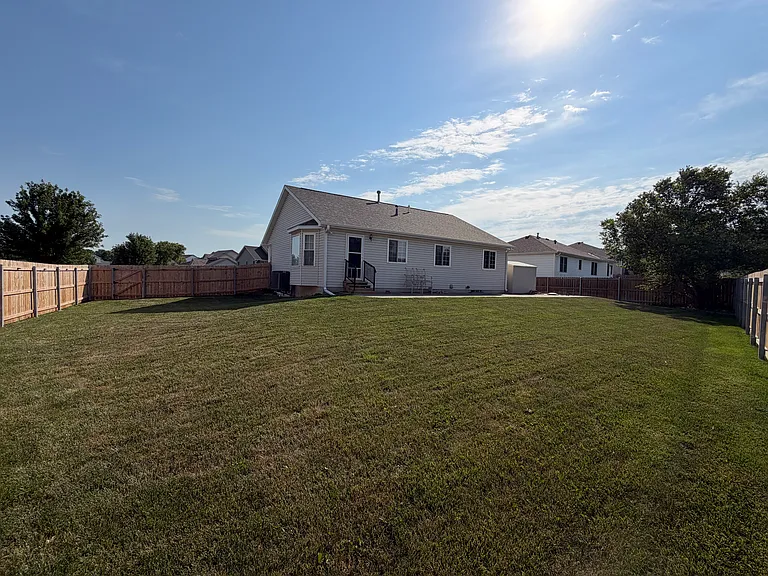 8056 Colby St — Photo 12
