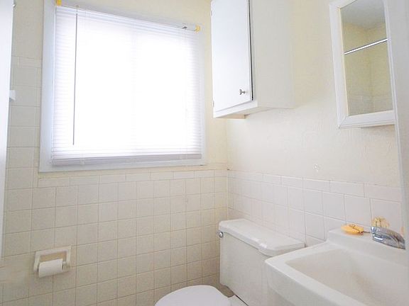 4th image of 2016 Grand Ave S #203