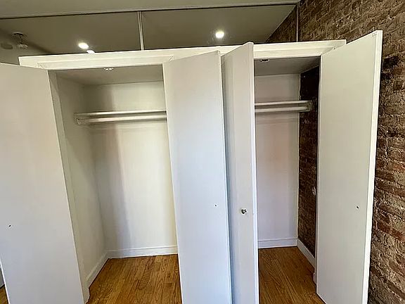 3rd image of 166 Elizabeth St APT 2B