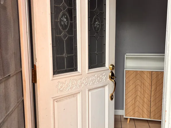 3221 Helen St, Oakland, CA 94608