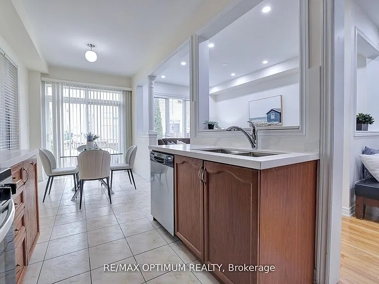 21 Saint Eugene St — Photo 14