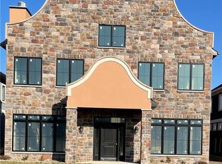 406 Franklin St, Pella, IA 50219