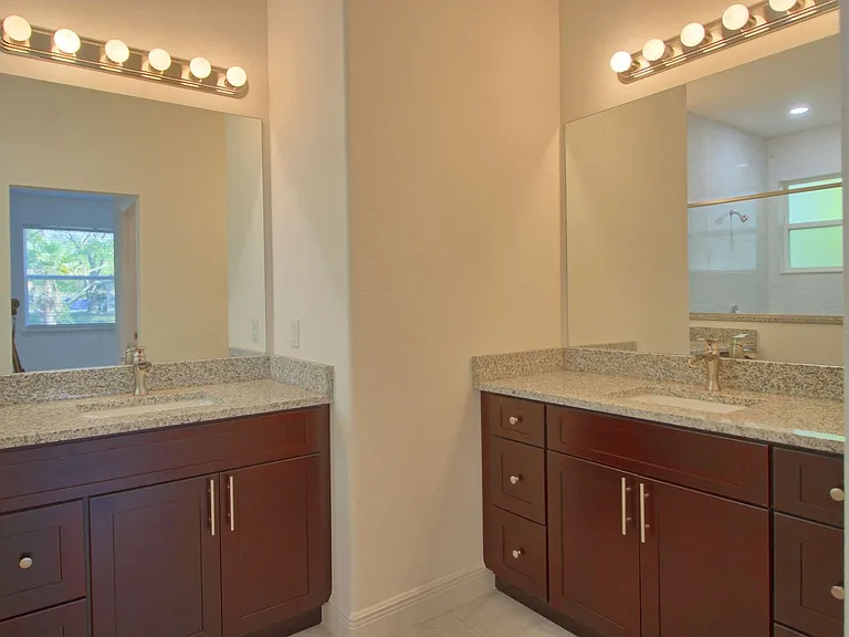 5054 Marina Dr — Photo 15
