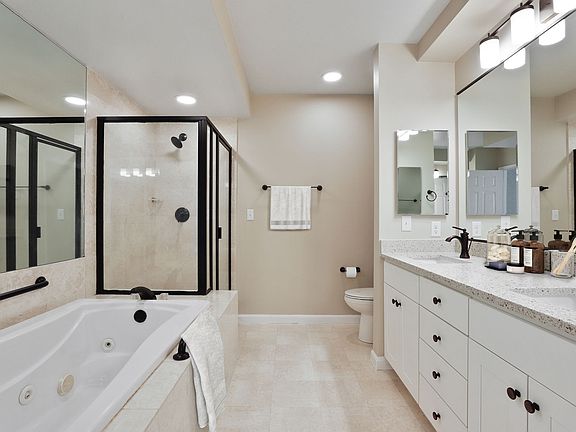 4th image of 5801 Nicholson Ln #1006