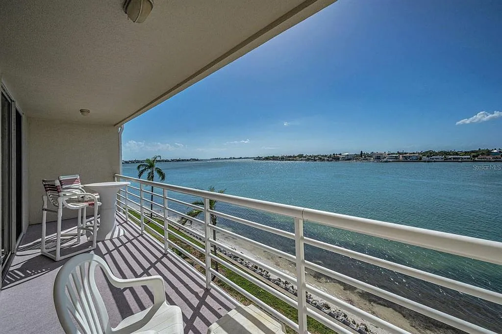 2 bed, 2.0 bath, 1135 sqft, $6,960 — Photo 1