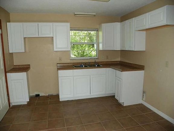 4th image of 10400 NW 115th Ave
