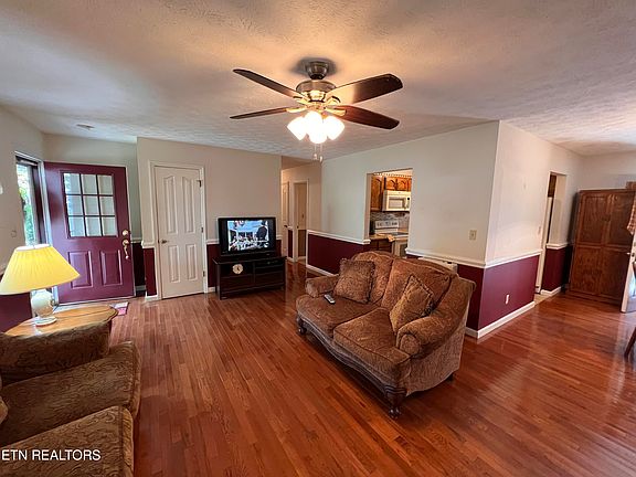 5th image of 130 Cedar Crest Cir