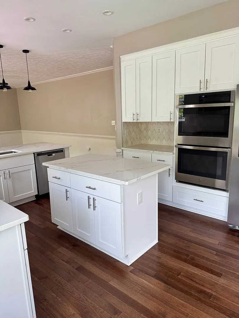 Charming Home In Highly Sought After Neighborhood. — Photo 3