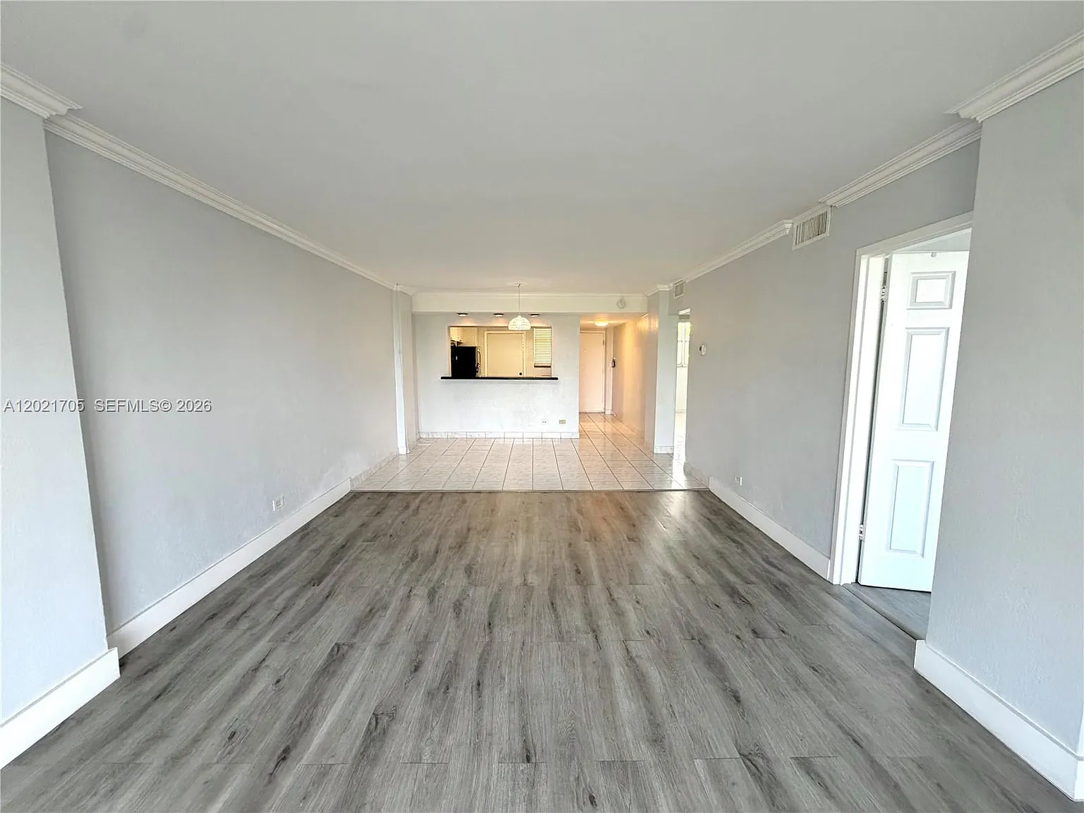 White House Condo — Photo 2