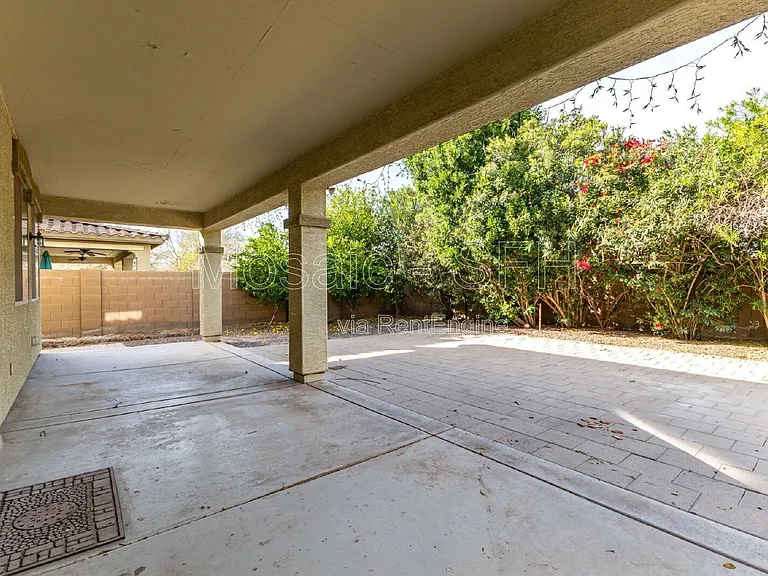 2656 E Boston St — Photo 34