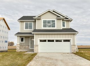 18295 Alpine Dr, Clive, IA 50325