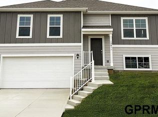 18487 Greenfield St, Omaha, NE 68136