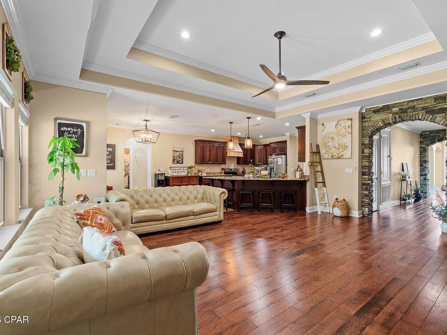 5 bed, 3018 sqft, $3,200 — Photo 2