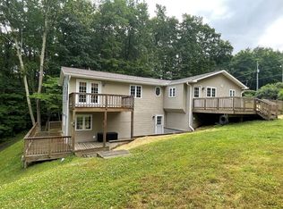 353 Chinquapin Rd, Ghent, WV 25843