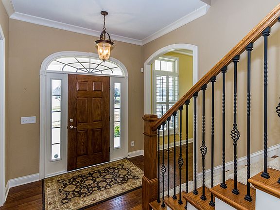 10' ceilings on first floor
