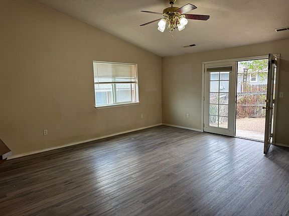4th image of 1824 SW Reindeer Ave #1824