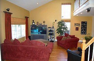 3rd image of 2483 Woodland Ave