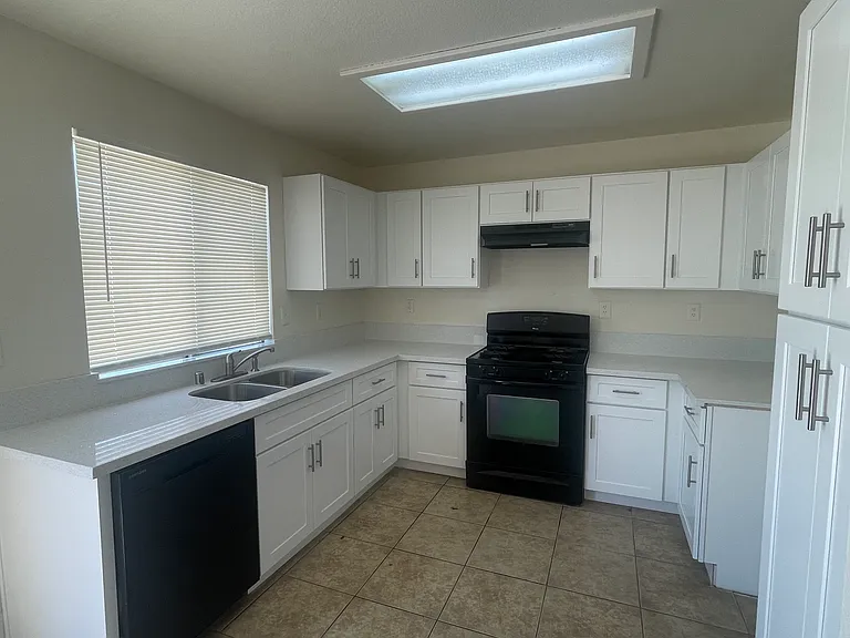 14695 Upland Ave — Photo 11