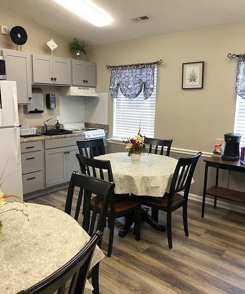 Regency Woods — Photo 5
