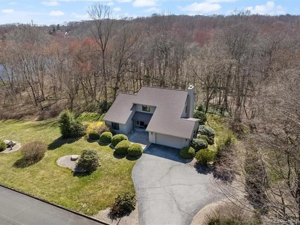 26 Pond Edge Drive, Waterford, CT 06385