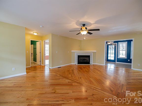 3rd image of 2999 Eastview Rd
