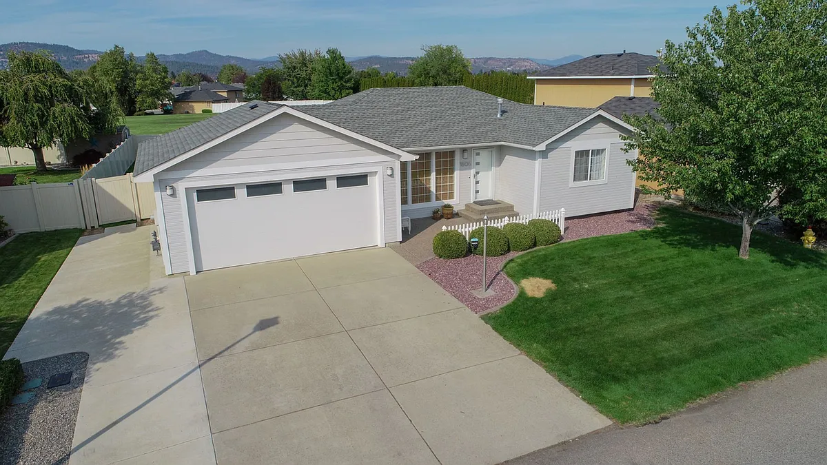 Building Photo - 1806 N Salmon River Ln