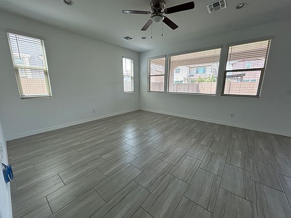 5th image of 2348 E Kelly Dr