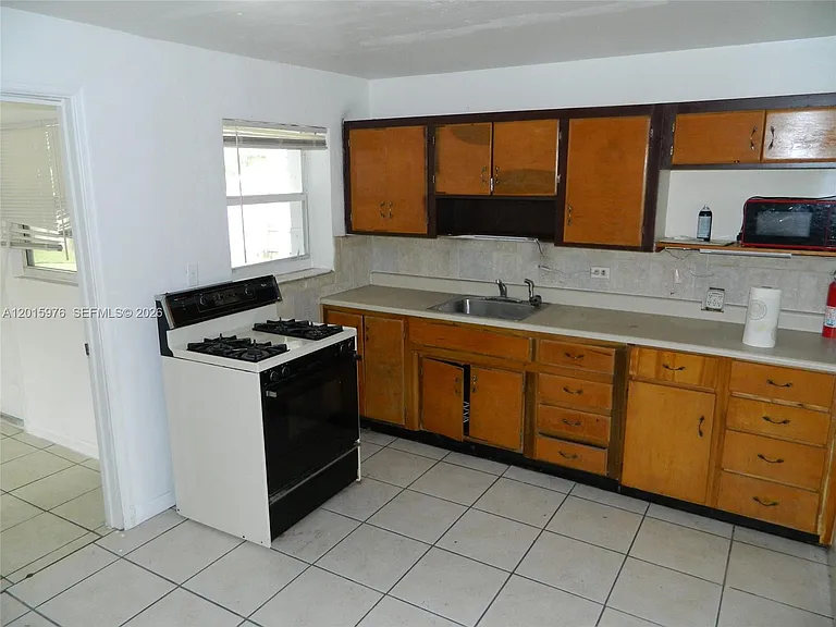 1340 SW 34th Ave — Photo 7