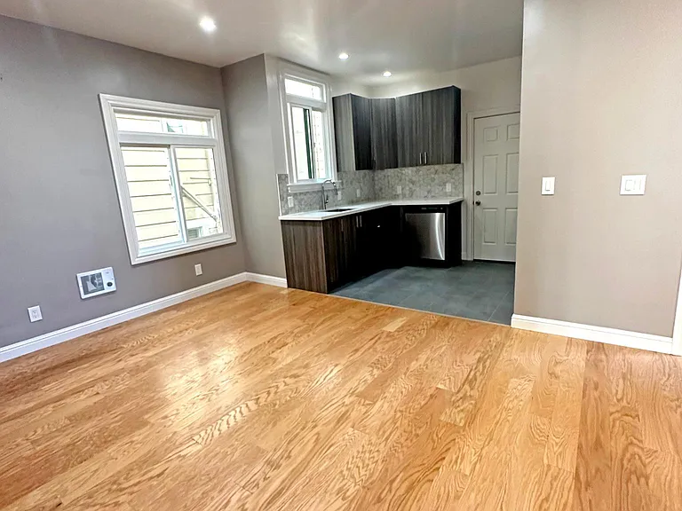 1645 Hyde St #3 — Photo 8
