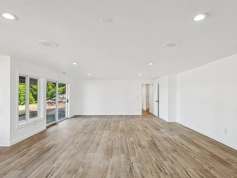 2805 Chambers Bay Dr — Photo 13