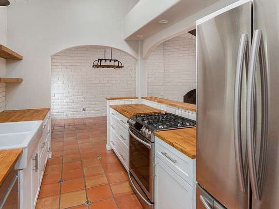 Upscale Gas Stove/Oven