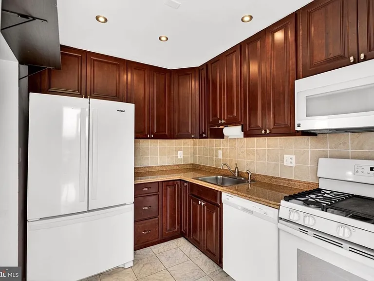 2225 Ellen Ave — Photo 7