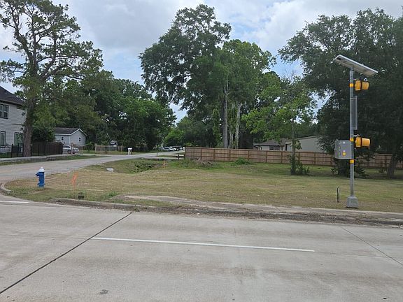 2nd image of 8702 Easthaven Blvd