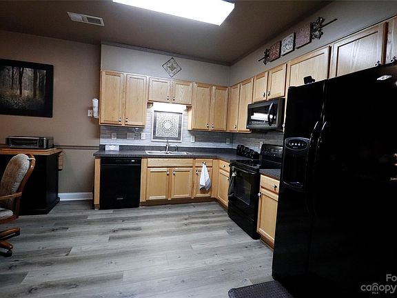 4th image of 3034 Village Glen Ln
