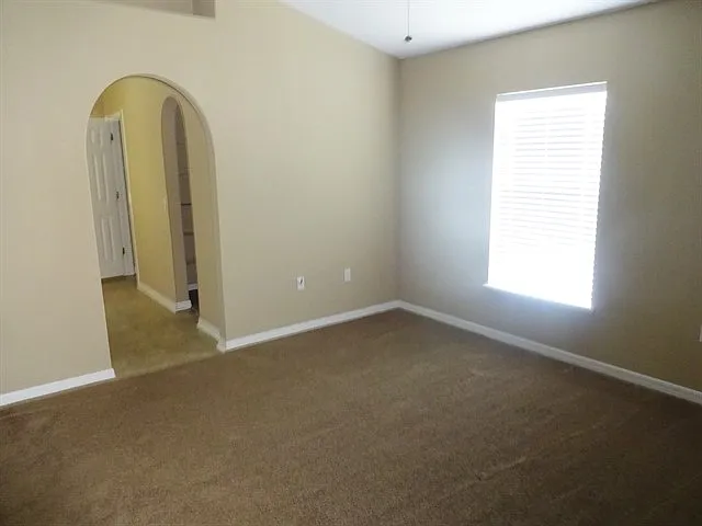3 bed, 2.0 bath, 1874 sqft, $1,995 — Photo 2