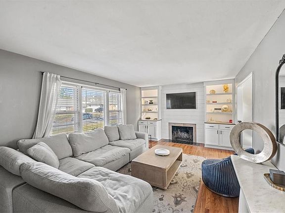 4th image of 8343 Travis Ln