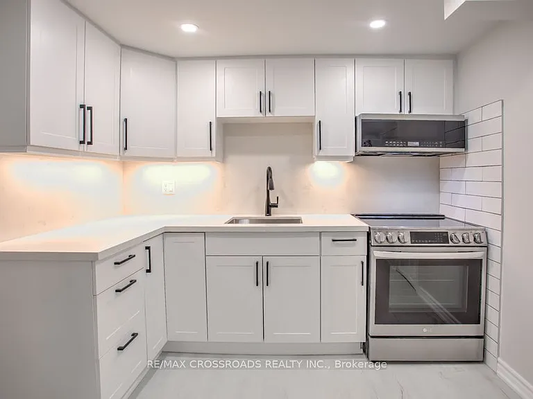 66 Bayhampton Cres — Photo 3