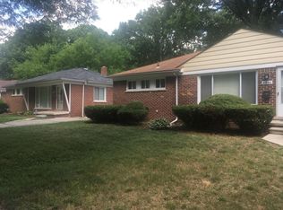 21690 Sussex Ave, Oak Park, MI 48237