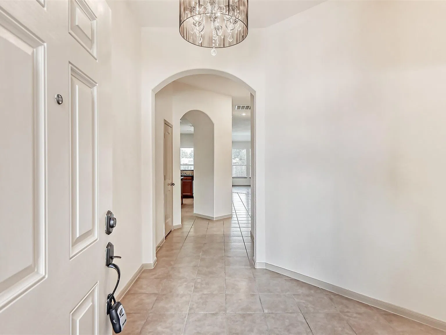 3 bed, 2.0 bath, 1901 sqft, $2,000 — Photo 3