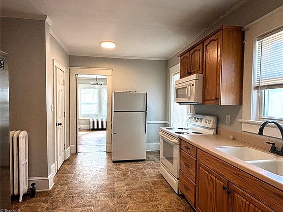 2nd image of 1506 W Market St