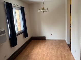 822 W College Blvd APT 301, Addison, IL 60101