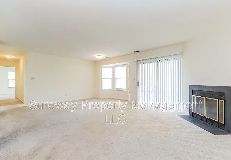117 Rainier Ct #8 — Photo 2